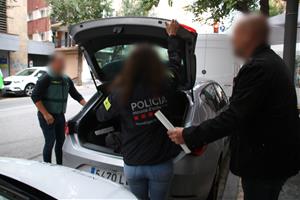 Almenys cinc detinguts en un operatiu al Camp de Tarragona contra una organització criminal dedicada a les estafes