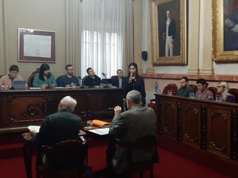 Aquest dilluns s'ha incorporat a la corporació municipal la regidora Lojaina Maftouh Lachheb, en substitució d'Oriol Huguet i Briva. Ajuntament de Vil