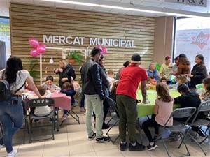 Bona resposta de públic i participants a les activitats del Mercat viu de la Sínia