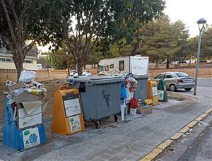 Brutícia als contenidors de Cunit