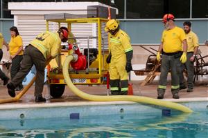 Buiden piscines municipals del Penedès per reomplir punts d’aigua d’incendis forestals. ACN
