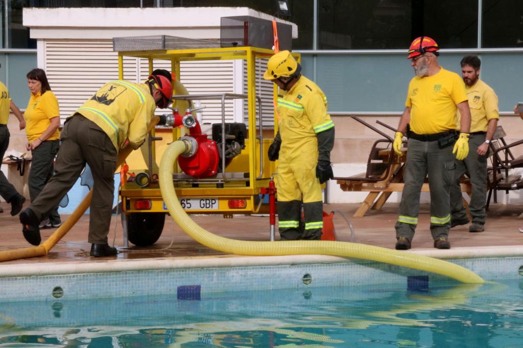 Buiden piscines municipals del Penedès per reomplir punts d’aigua d’incendis forestals. ACN