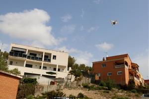 Calafell supervisa amb dron si els veïns de cases unifamiliars han omplert les piscines malgrat la sequera