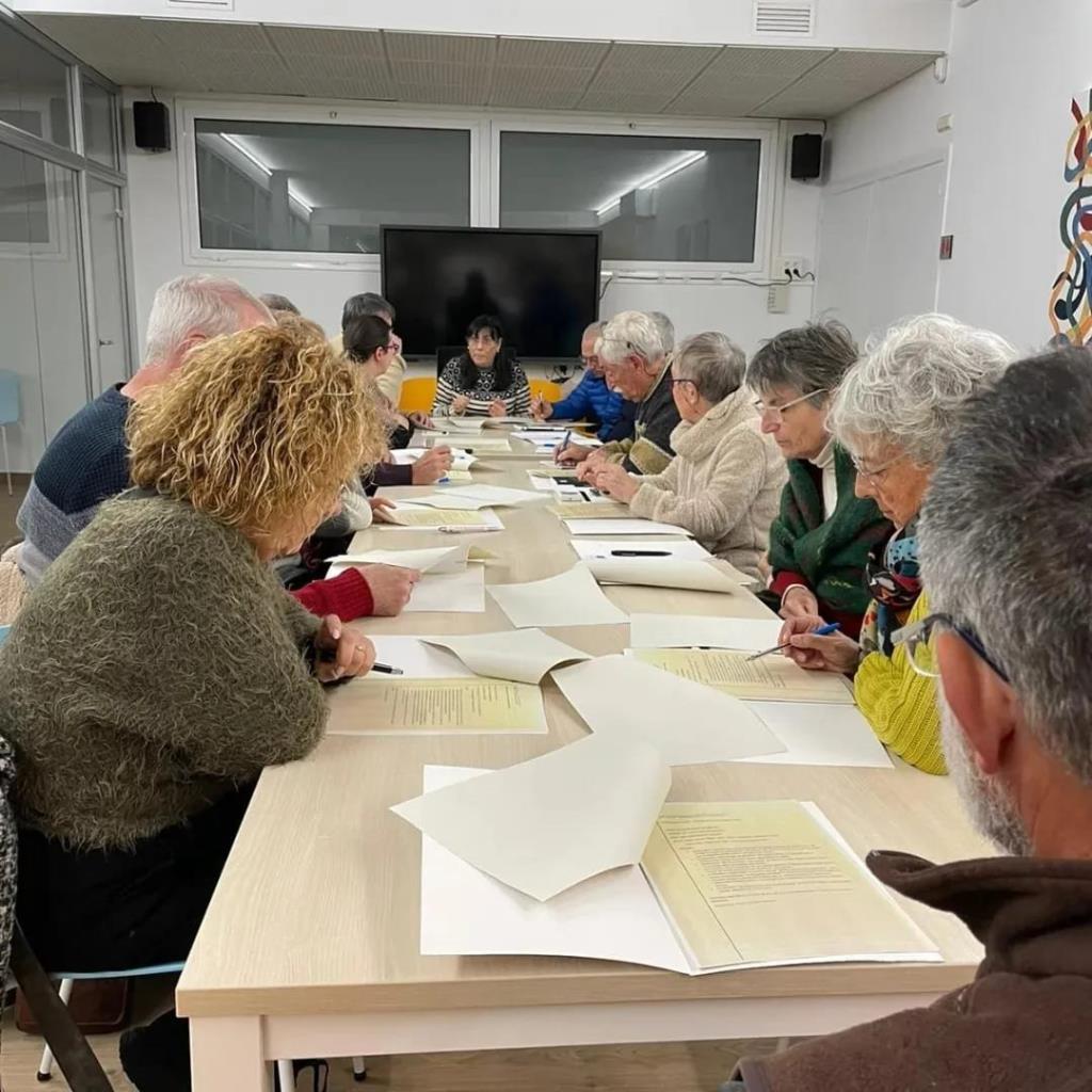 Canyelles posa en marxa el seu primer club de lectura amb 17 persones. Ajuntament de Canyelles