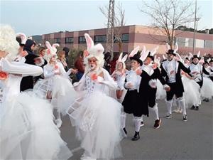 Canyelles viu una espectacular rua amb més de 1.700 participants. Ajuntament de Canyelles