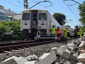 Caos a Rodalies per un descarrilament a Sitges que talla al circulació entre Vilanova i Garraf