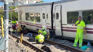 Caos a Rodalies per un descarrilament a Sitges que talla al circulació entre Vilanova i Garraf