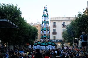 Castellers de Vilafranca signen unes Santes de gamma extra carregant la torre de 9. ACN