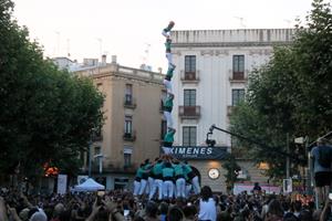 Castellers de Vilafranca signen unes Santes de gamma extra carregant la torre de 9