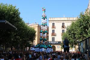 Castellers de Vilafranca signen unes Santes de gamma extra carregant la torre de 9