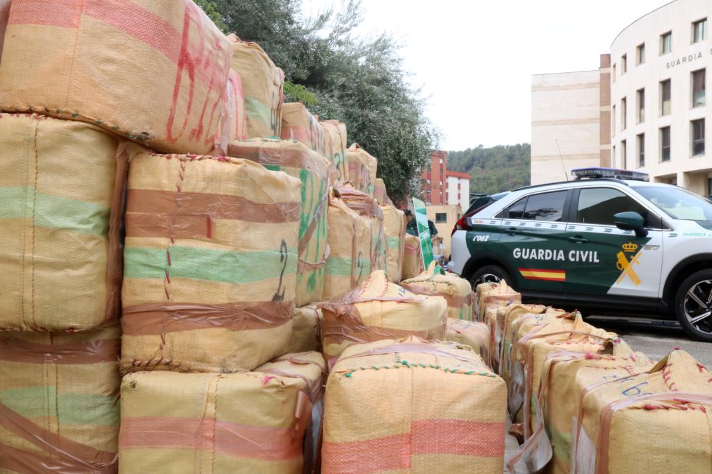 Cau un dels grups criminals més importants en tràfic d’haixix, amb 5,7 tones de droga intervinguda i 50 detinguts. ACN