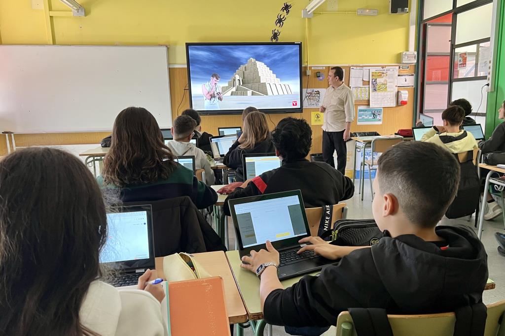 Classe interactiva en una aula de 1r d'ESO . ACN / Jordi Pujolar