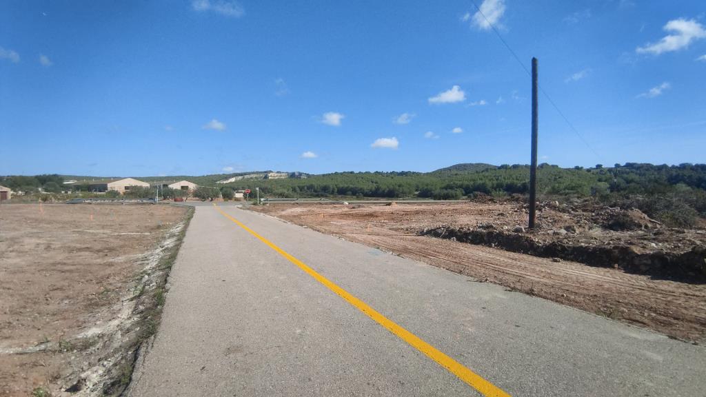 Comencen les obres de la rotonda d'accés a Baronia de Mar, a la carretera entre Calafell i Bellvei. Ajuntament de Calafell