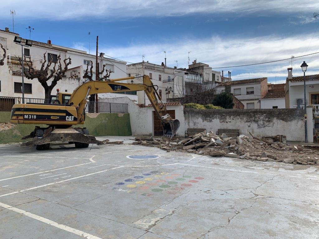 Comencen les obres de pavimentació i millora de la plaça Pau Casals de la Bisbal del Penedès. Ajt La Bisbal del Penedès