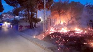 Controlat l'incendi forestal de Cubelles, que ha afectat unes tres hectàrees. ACN