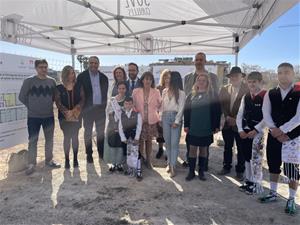 Cubelles col·loca la primera pedra de la promoció de 124 pisos de lloguer social. Ajuntament de Cubelles