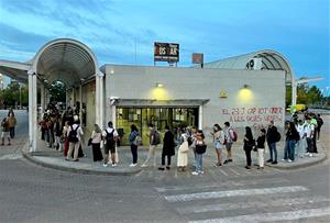 Cues a l'estació de busos de Vilafranca. Eix