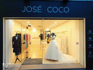 Denuncien una estafa pel tancament d’una botiga de vestits de casament a Vilanova i la Geltrú