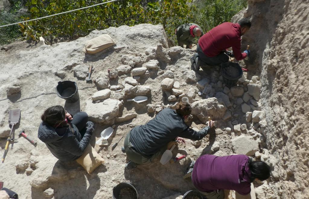 Descobreixen restes d'eines de pedra, fogars i ceràmica del Neolític a Cal Sitjo de Sant Martí de Tous. ACN