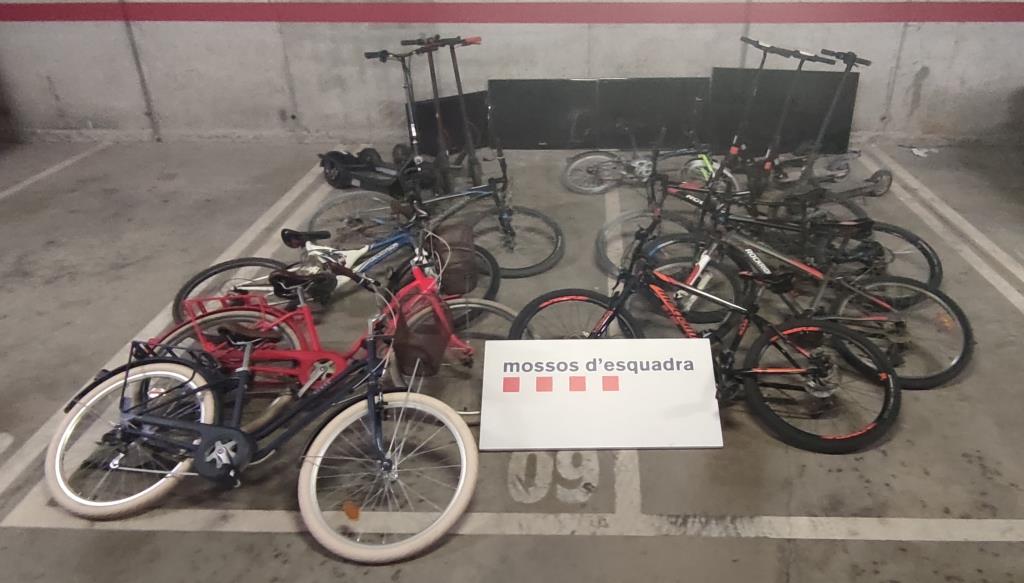 Detenen dues persones per sostreure patinets elèctrics, bicicletes i telèfons mòbils al Garraf. Mossos d'Esquadra