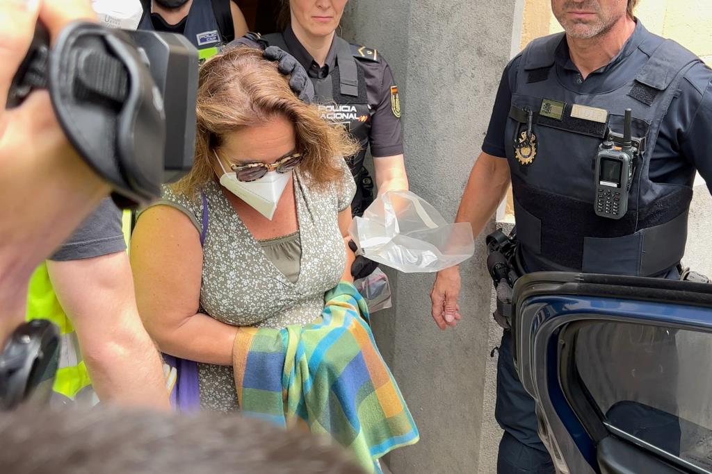 Detinguda l’alcaldessa de Sitges, Aurora Carbonell (ERC), en l’operatiu policial per prevaricació i malversació. ACN