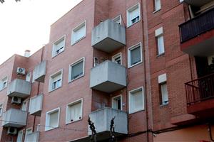 Edifici del carrer Torrelles de Foix de Vilafranca del Penedès on la Guàrdia Civil ha fet un dels registres en el marc d'un macro operatiu antidroga  