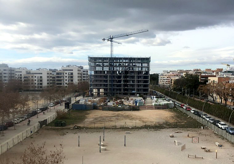 Edifici en construcció a l'Eixample de Mar. Eix