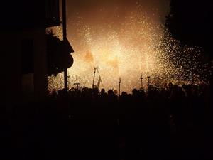 El 24è Correfoc Tradicional de les Cases Noves . Ajuntament de Sitges