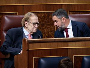 El candidat de Vox a la presidència del govern espanyol, Ramón Tamames, amb el líder de Vox, Santiago Abascal. ACN