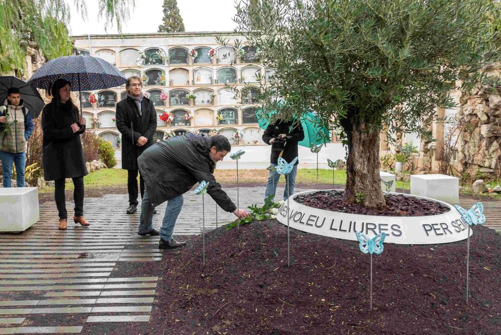 El cementiri de Vilanova estrena el nou memorial dedicat al dol gestacional, perinatal i neonatal. Àltima