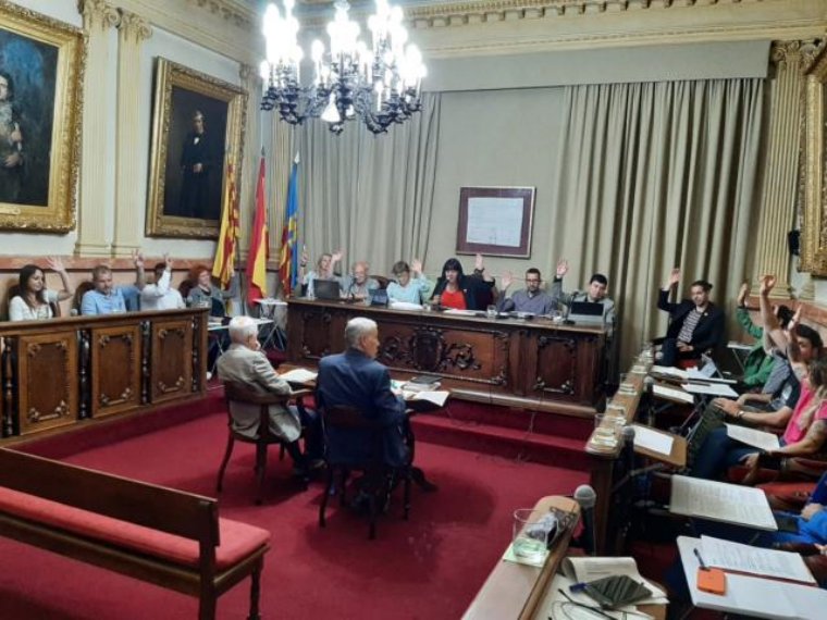 El darrer ple del mandat a Vilanova aprova un protocol pel nou conveni laboral d'AISSA. Ajuntament de Vilanova