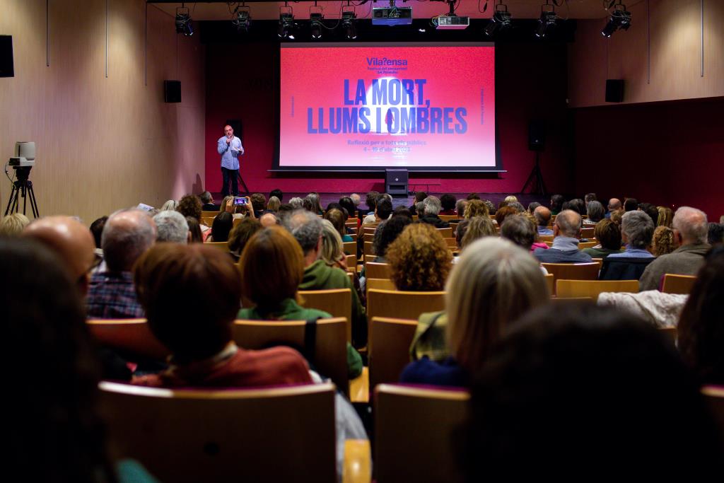 El debat sobre la mort triomfa al Penedès, amb 19.000 espectadors en la sisena edició del festival VilaPensa. VilaPensa