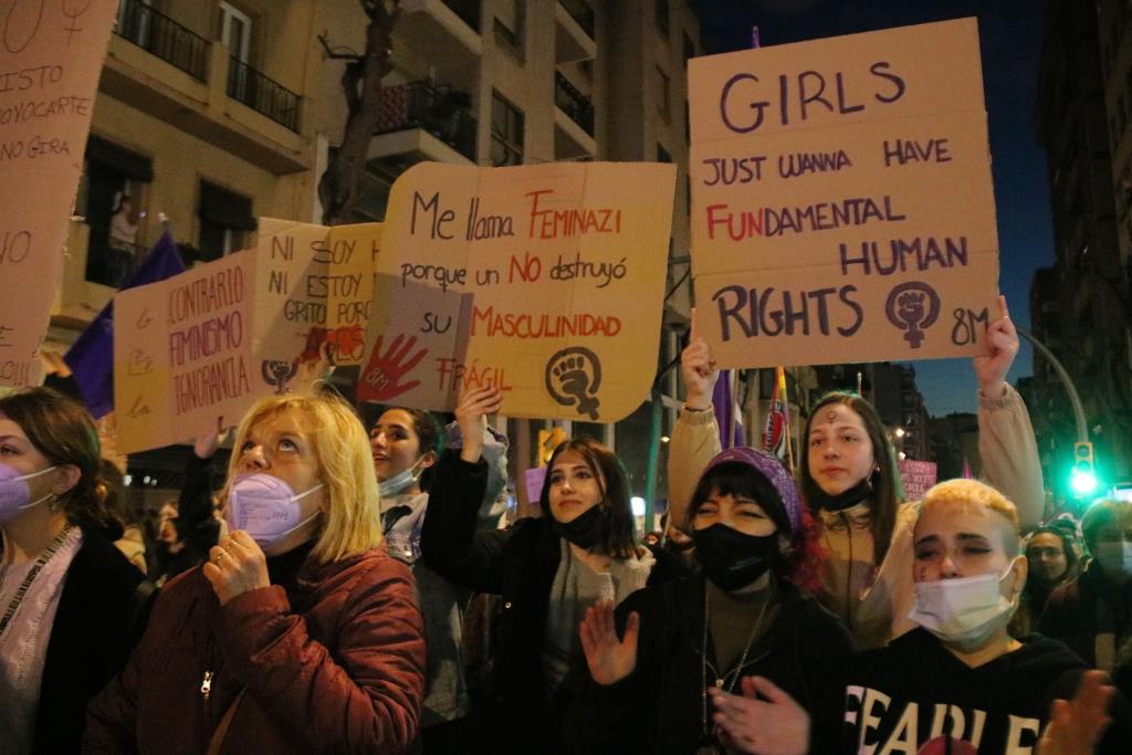 El feminisme afronta dividit un 8-M marcat per les polèmiques amb les lleis del 'només sí és sí' i la 'trans'. ACN