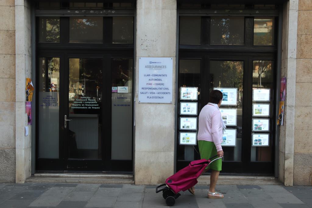 El Govern inicia el procés per expropiar habitatges buits de grans tenidors a 14 municipis, entre ells, Vilanova i la Geltrú. ACN