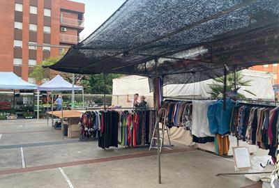 El mercat ambulant de Vilanova recupera la seva plaça i omple d'optimista el Mercat del Centre. Ajuntament de Vilanova