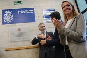 El ministre d'Interior, Fernando Grande-Marlaska, ha inaugurat aquest migdia la nova oficina del DNI del Vendrell