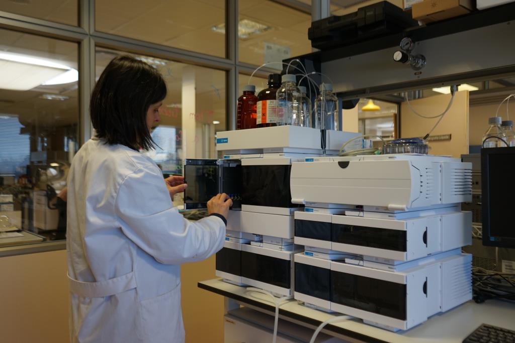 El nou laboratori de l’INCAVI permetrà duplicar la capacitat analítica i quintuplicar la producció de llevats autòctons. ACN