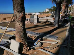 El passeig de la Ribera de Sitges estrena la rèplica de l’enrajolat per Setmana Santa . Ajuntament de Sitges