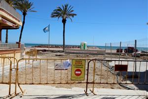 El passeig marítim de Cubelles continua completament tallat en plena Setmana Santa