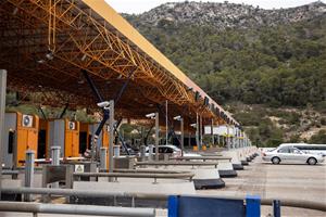 El peatge de Vallcarca entre Castelldefels i Sitges, de dilluns a divendres, és ara més barat que fa vint anys per als usuaris habituals . Departament