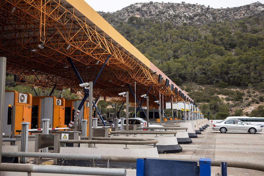 El peatge de Vallcarca entre Castelldefels i Sitges, de dilluns a divendres, és ara més barat que fa vint anys per als usuaris habituals . Departament