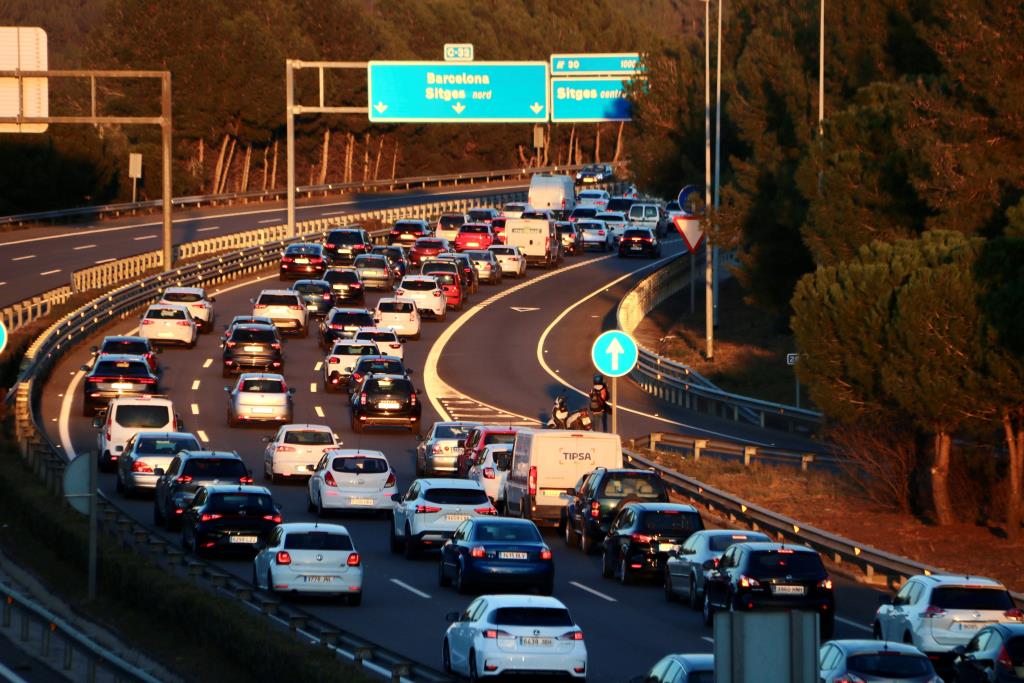 El Penedès Marítim exigeix al Govern una “solució” per a la C-32 després que el Parlament en tombés la gratuïtat. ACN