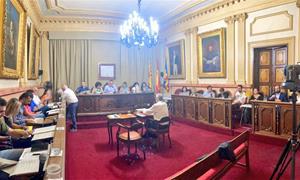 El ple de Vilanova i la Geltrú aprova la sortida de l'Ajuntament de l'Associació de Municipis per la Independència. Ajuntament de Vilanova