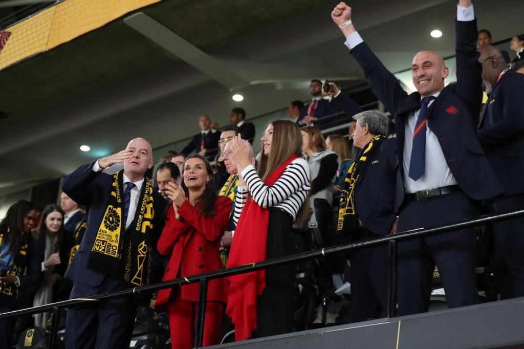 El president de la RFEF, Luis Rubiales, a la llotja d'autoritats de la final del Mundial, amb la reina Letizia. Casa Reial