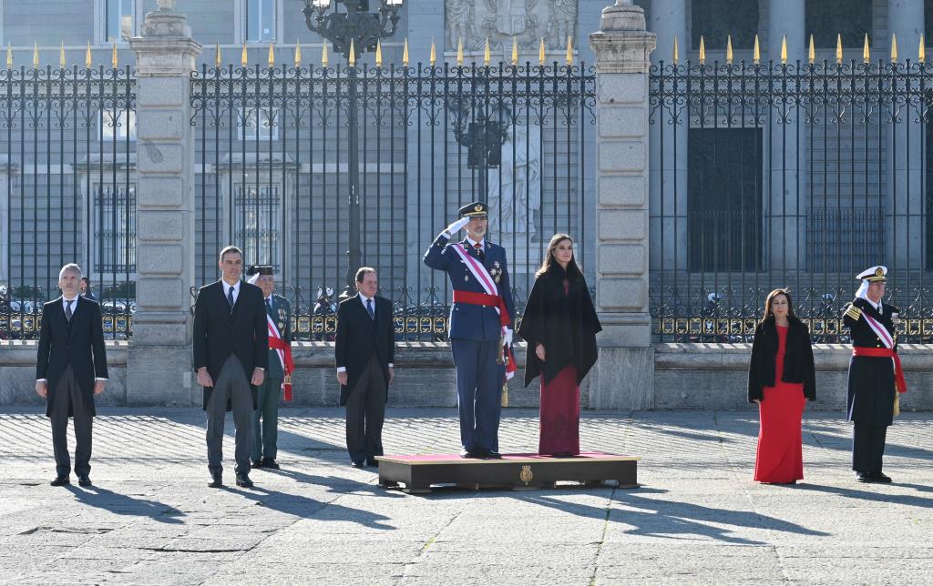 El Rei, el president del govern espanyol, Pedro Sánchez, i els ministres Robles i Grande Marlaska, entre d'altres, a l'acte de la Pasqua Militar. ACN