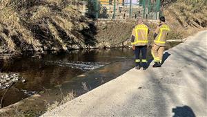 El robatori d'una canonada en una empresa provoca el vessament de 20.000 litres de gasoil al riu Anoia