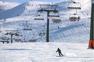 El sector turístic afronta amb optimisme el pont de la Puríssima gràcies a les nevades dels últims dies. ACN