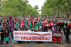 El sindicalisme alternatiu protesta pels carrers de Barcelona contra l'augment de la precarietat. ACN
