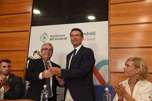 El socialista Kenneth Martínez és investit novament alcalde del Vendrell amb el suport del PP. Ajuntament del Vendrell