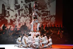 Els Castellers de Vilafranca omplen el Liceu per celebrar els 75 anys de l’agrupació